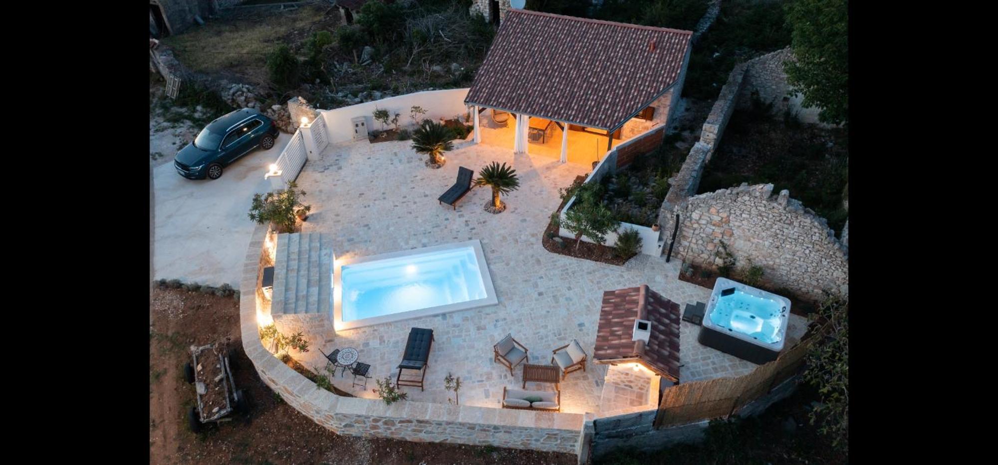 Moki's Debi Villa