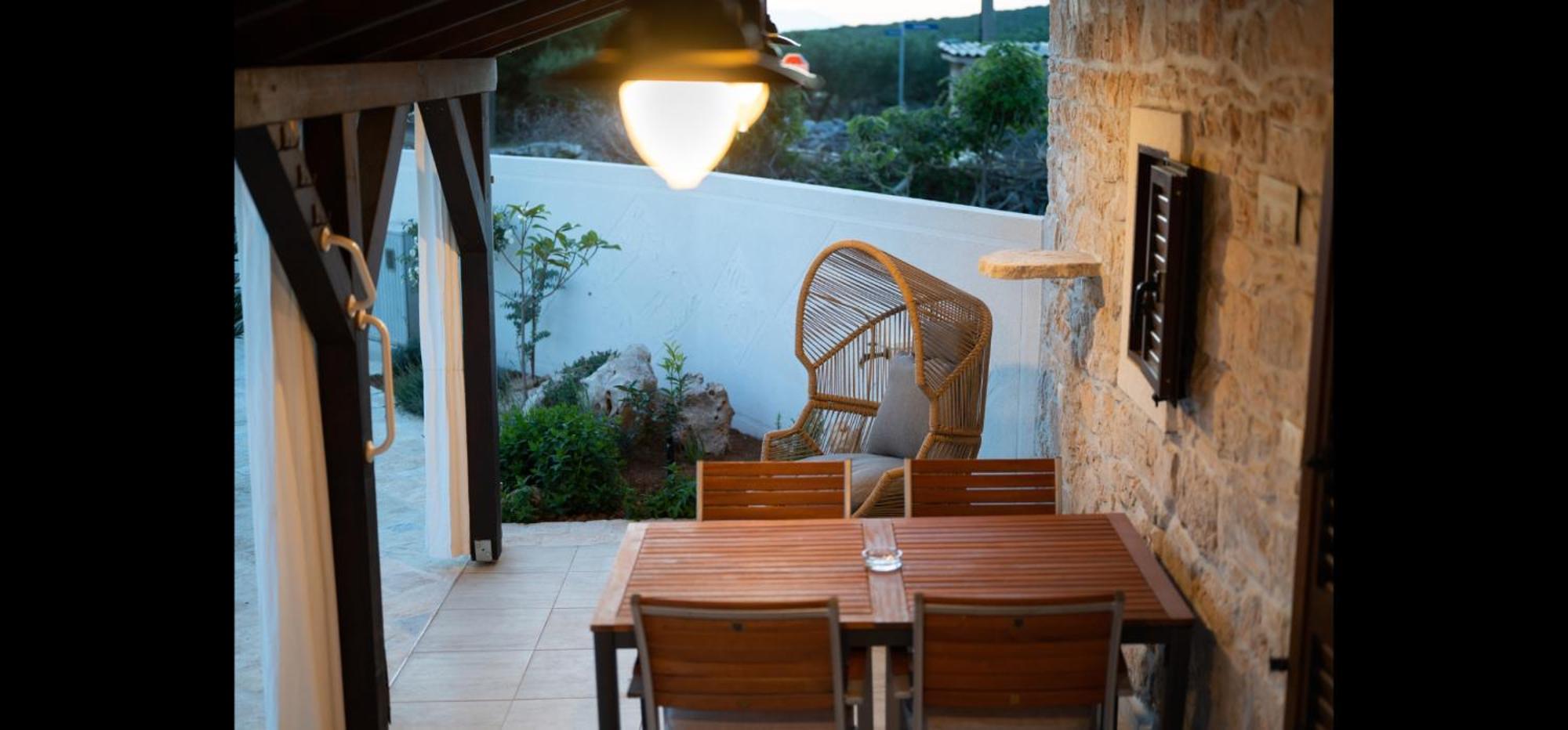 Villa Moki's Debi *